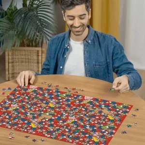 homme assis derrière une table en train de monter le puzzle super mario challenge